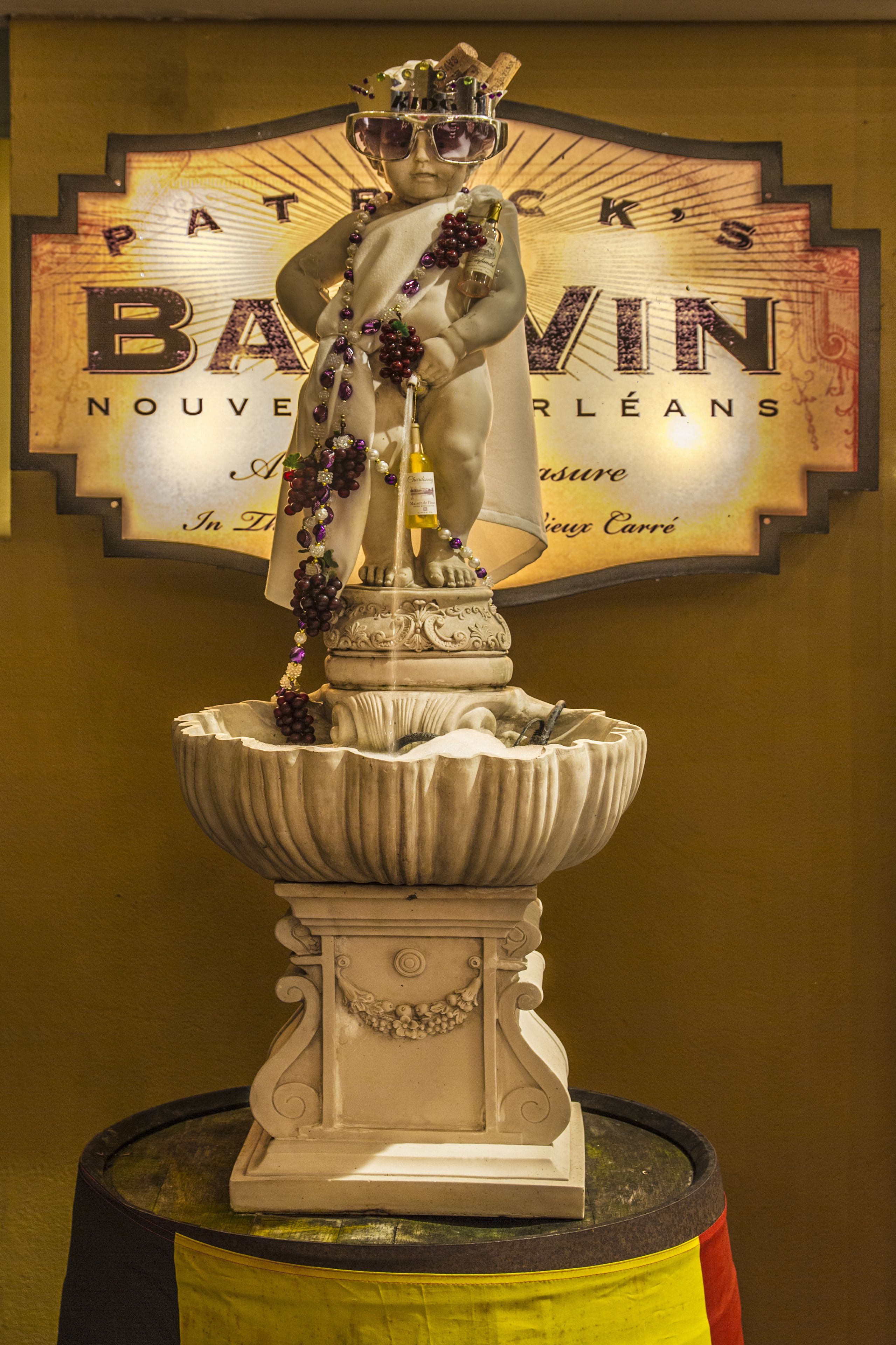 2 bars/lounges, wine bar, cocktail bar