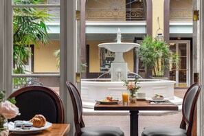 Restaurant - Hotel Mazarin (New Orleans)