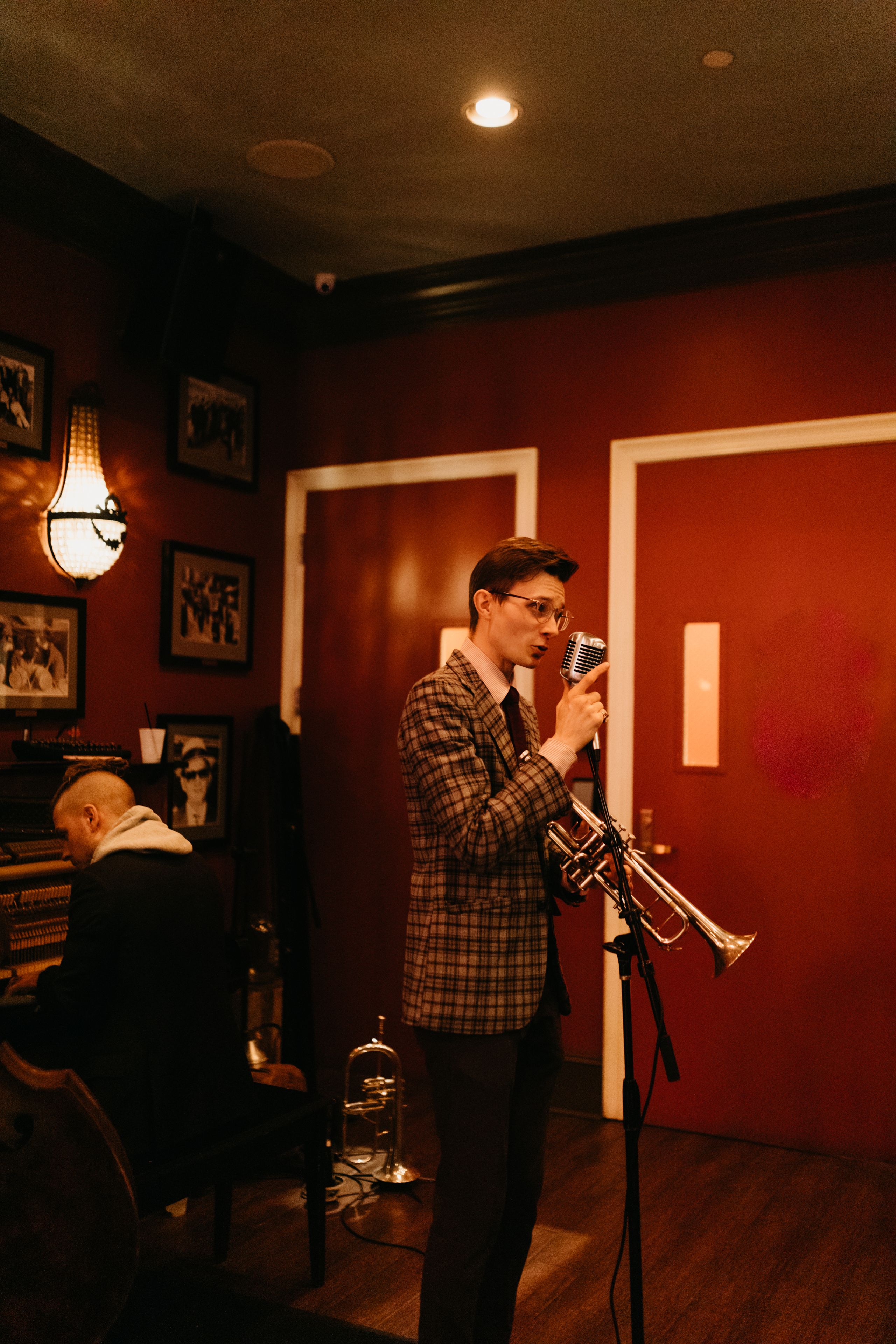 2 bars/lounges, wine bar, cocktail bar