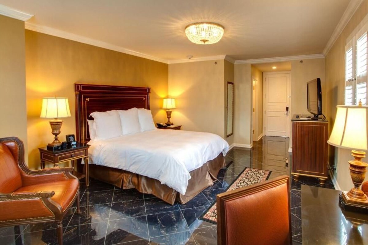 In-room safe, iron/ironing board, WiFi (free), bed sheets