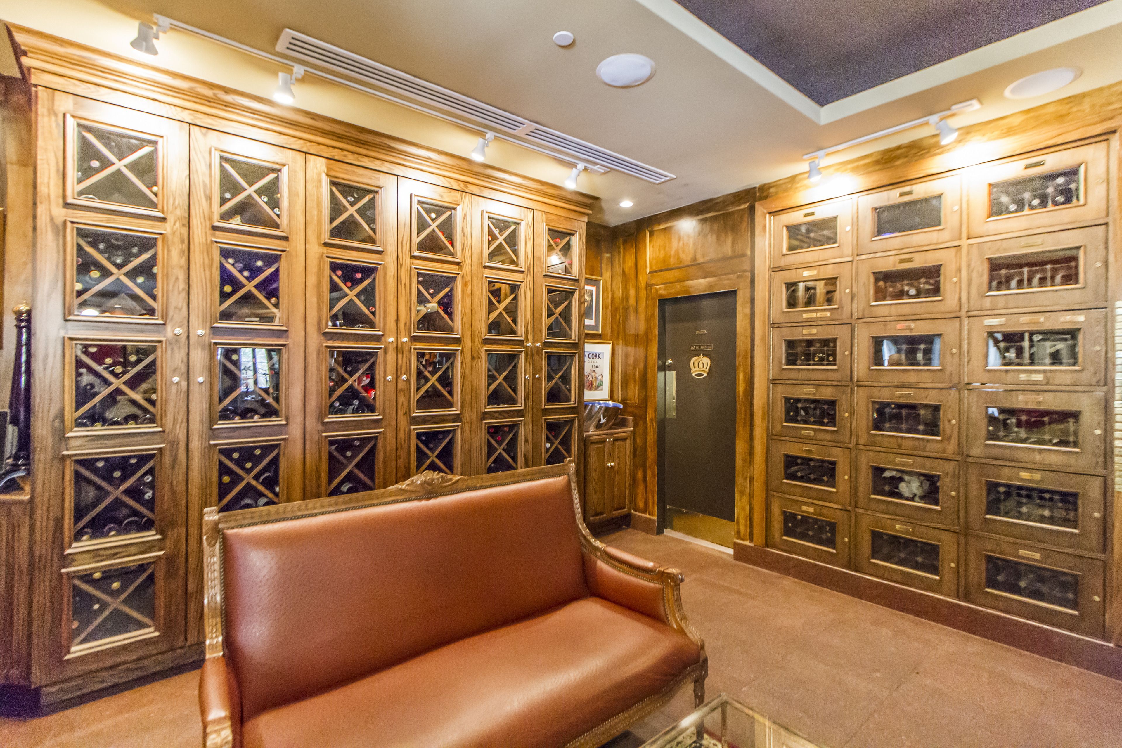 2 bars/lounges, wine bar, cocktail bar