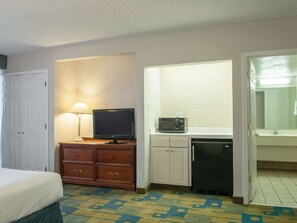 Deluxe Suite, 1 King Bed, Non Smoking | Premium bedding, desk, laptop workspace, iron/ironing board