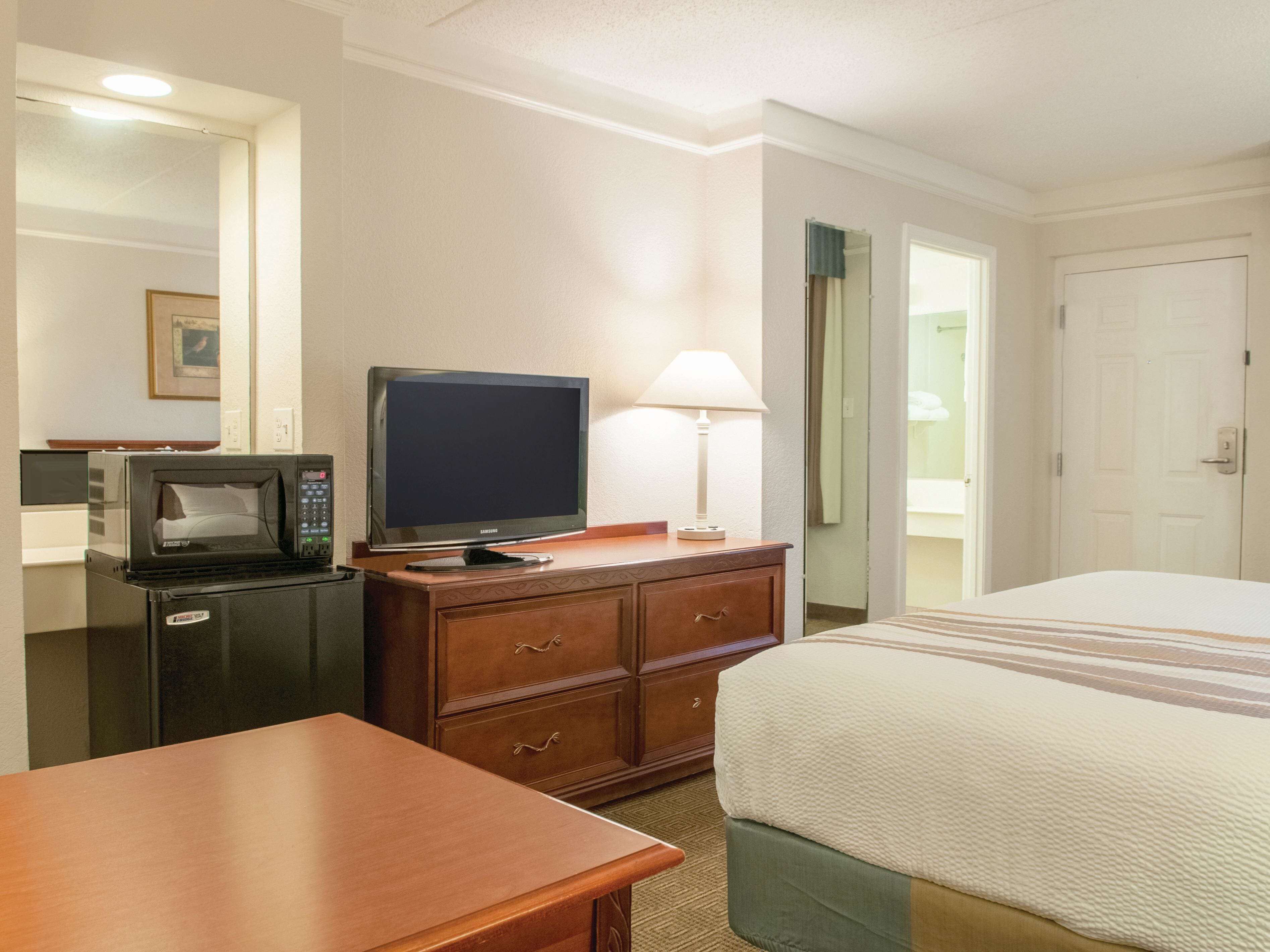 deluxe room, 1 king bed, non smoking | premium bedding, desk, laptop workspace, iron/ironing board