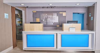Holiday Inn Express Charleston-Civic Center by IHG