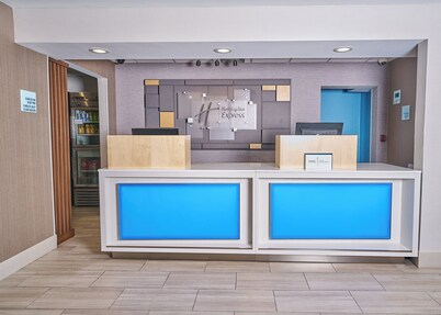 Holiday Inn Express Charleston-Civic Center by IHG