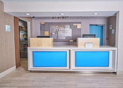 Holiday Inn Express Charleston-Civic Center by IHG