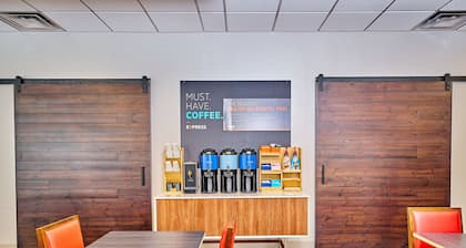 Holiday Inn Express Charleston-Civic Center by IHG