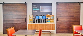 Holiday Inn Express Charleston-Civic Center by IHG