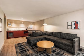 Literie hypoallergénique, coffres-forts dans les chambres, bureau