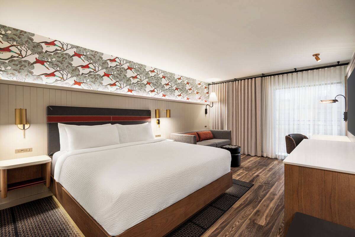 Hypo-allergenic bedding available, in-room safe, desk, blackout drapes