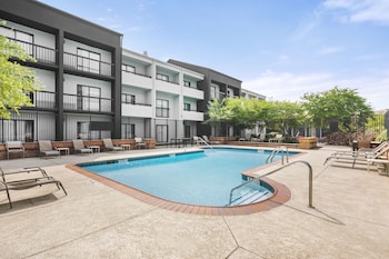 Super 8 by Wyndham Dallas Love Field Airport