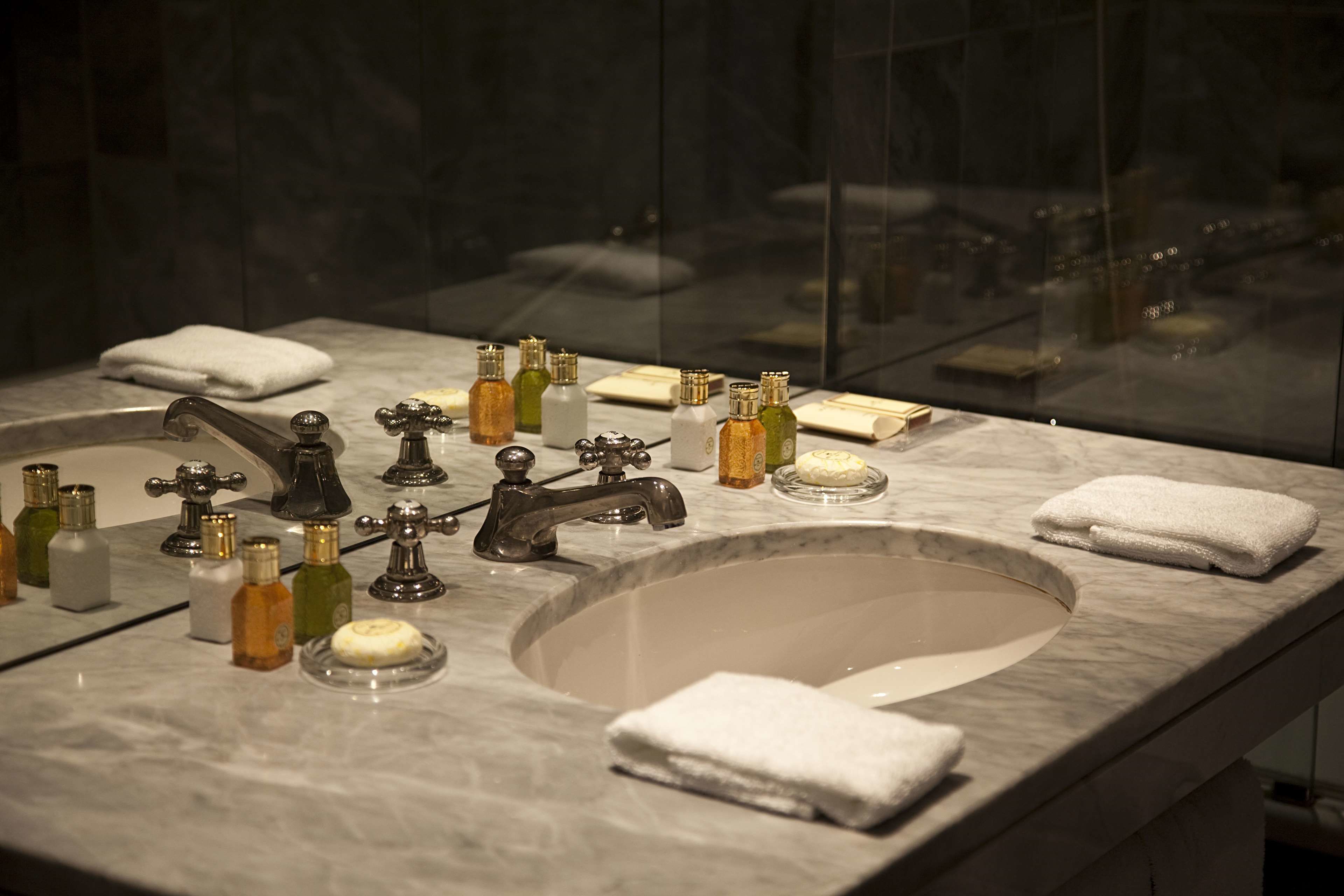 breakfast, lunch, dinner served; international cuisine