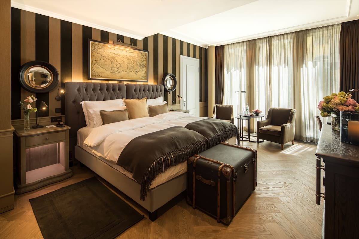 Junior Suite, 1 King Bed | 1 bedroom, premium bedding, down comforters, free minibar