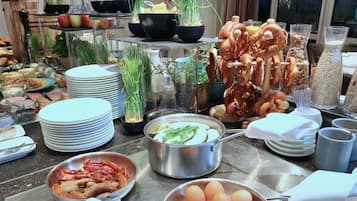 Tägliches Frühstücksbuffet gegen Gebühr