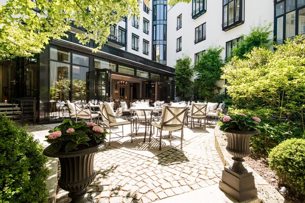 Terrace/patio - Hotel München Palace (Munich)
