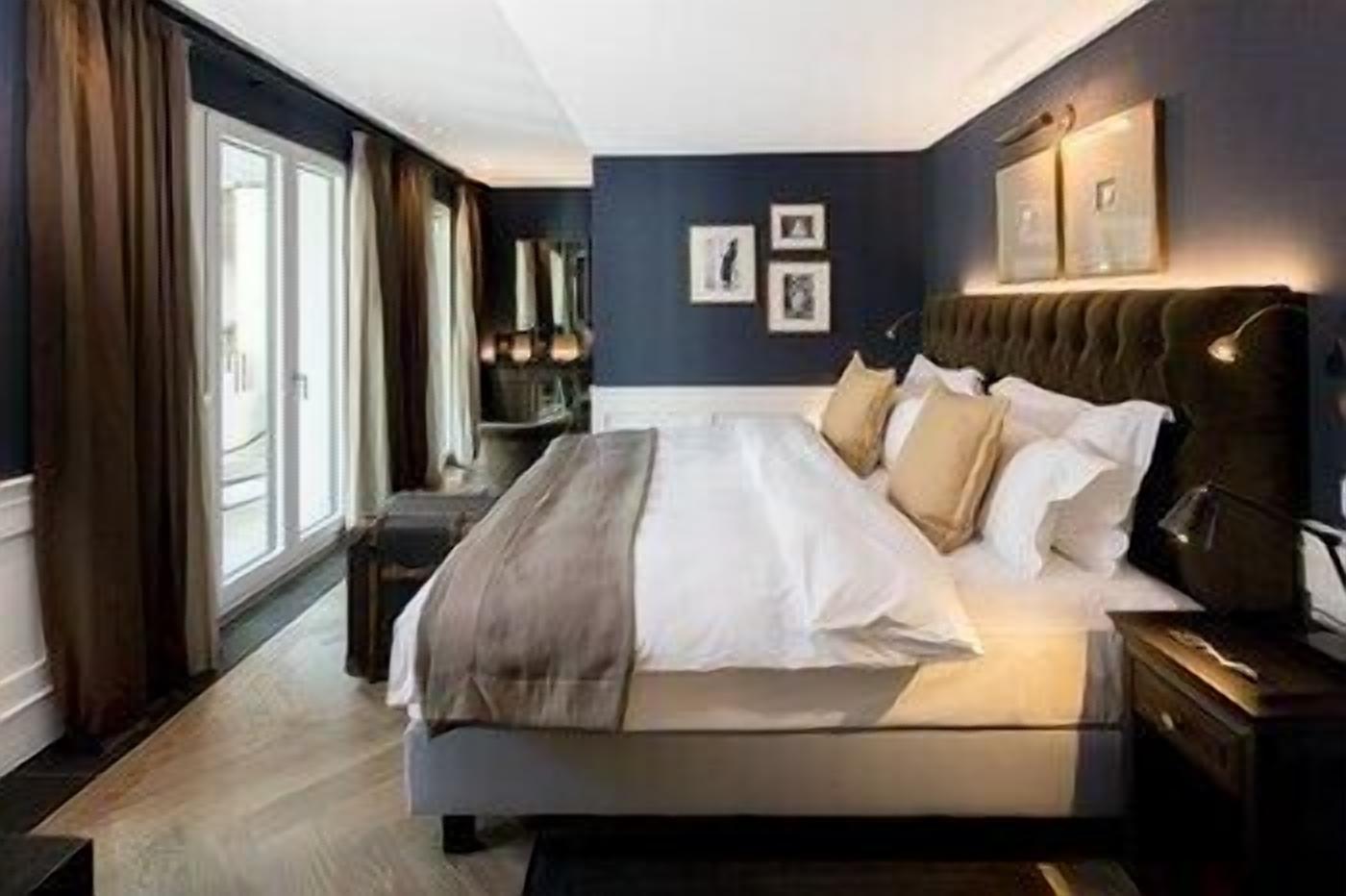 Premium bedding, down duvets, free minibar, in-room safe