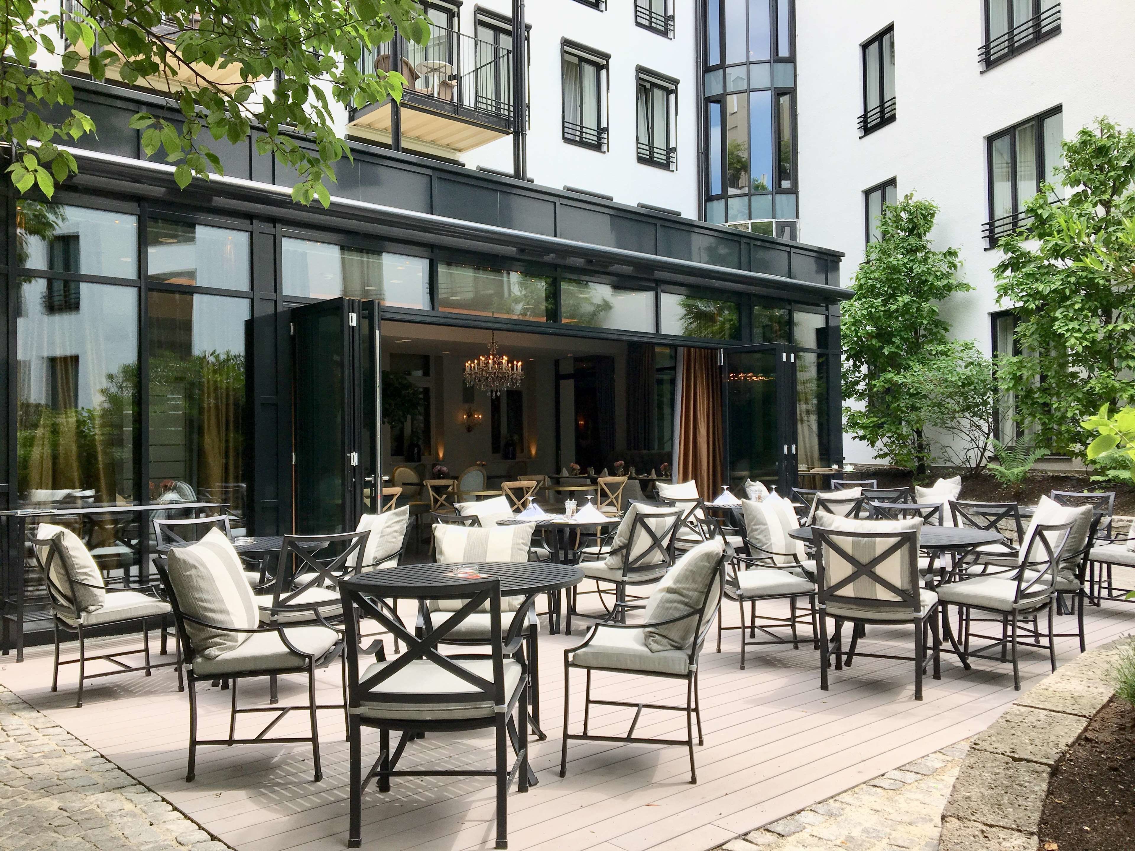 breakfast, lunch, dinner served; international cuisine