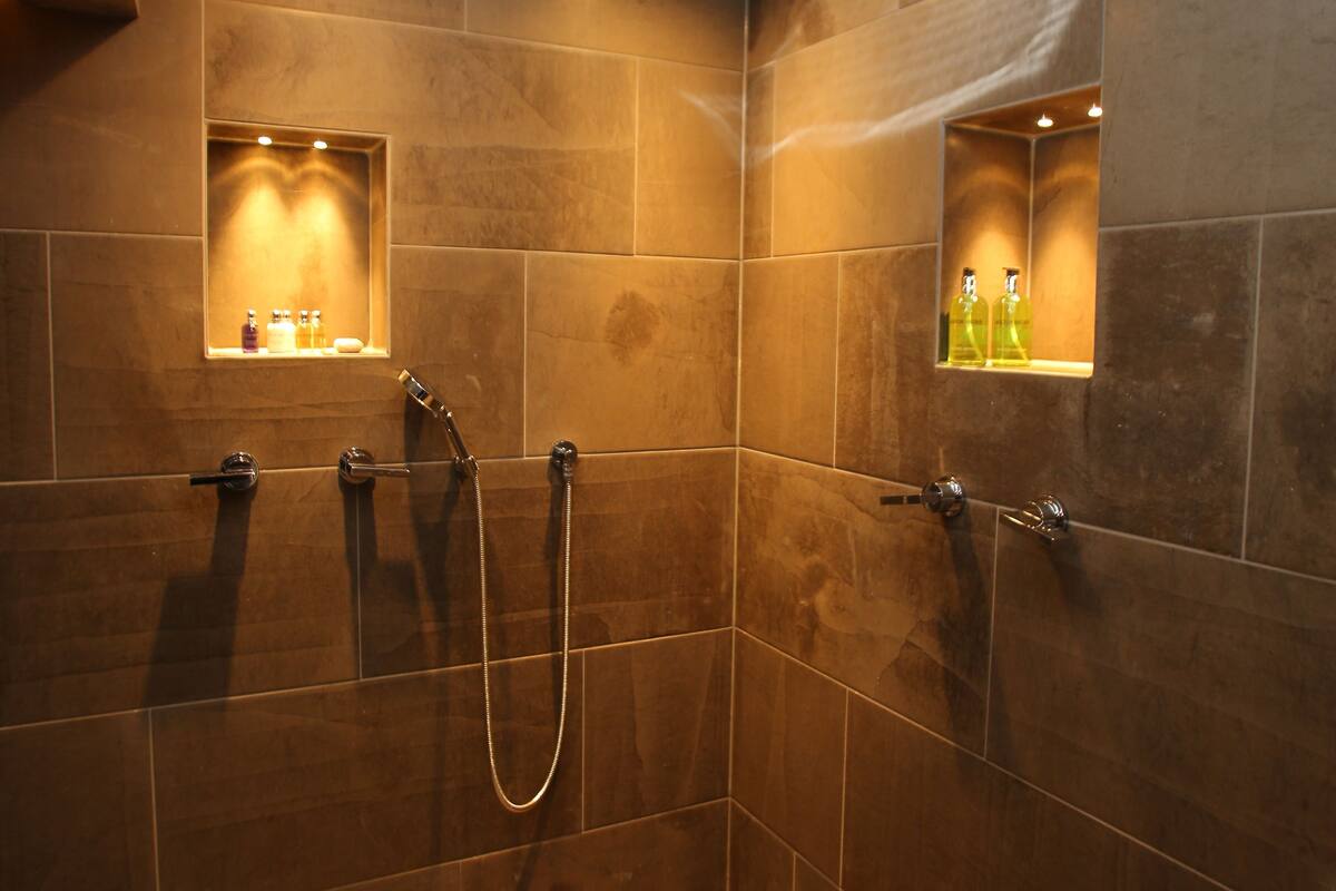 sauna, steam room