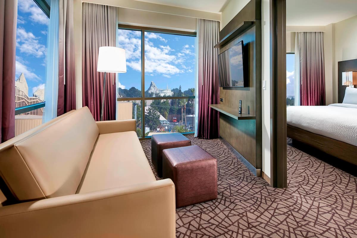 Suite, 1 Bedroom, Park View, Corner | In-room safe, blackout drapes, iron/ironing board