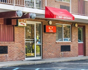 Exterior detail - Econo Lodge Drums (Drums)