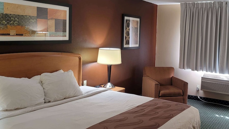 Travelodge by Wyndham Fargo West Acres