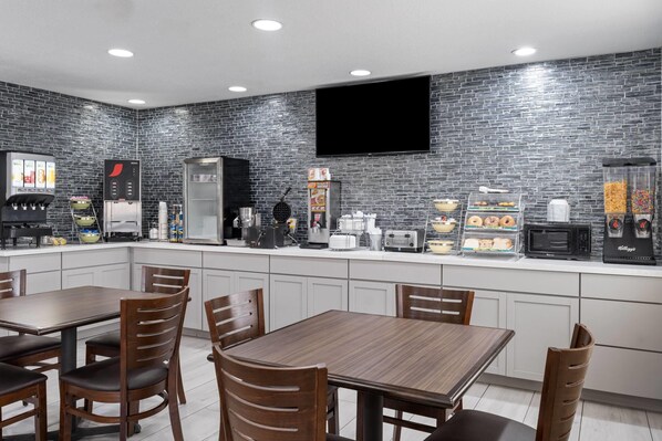 Free buffet breakfast 