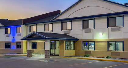 Travelodge by Wyndham Fargo West Acres
