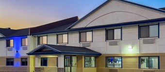 Travelodge by Wyndham Fargo West Acres