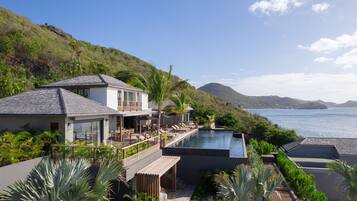 Villa (Saba) | Living area | Plasma TV, DVD player, iPod dock, offices