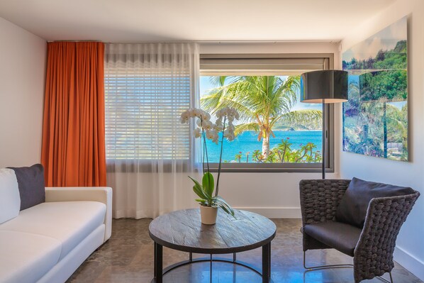 Junior Suite (Ocean) | Living area