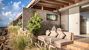 Couples treatment rooms, body treatments, deep-tissue massages