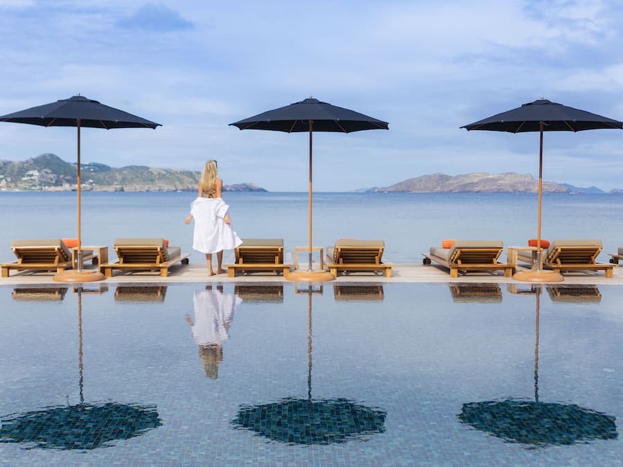 Outdoor pool, pool umbrellas, sun loungers