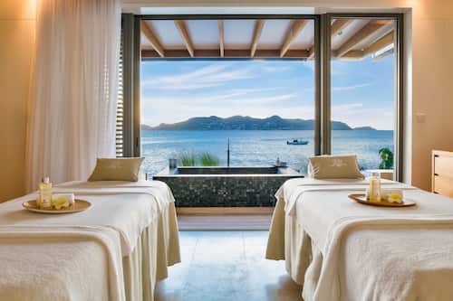 Couples treatment rooms, body treatments, deep-tissue massages