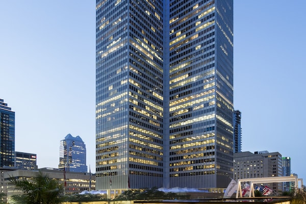 Cocktailbar, buitendiner, op bepaalde dagen geopend