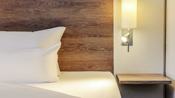 Hypo-allergenic bedding, in-room safe, desk, blackout curtains
