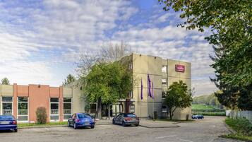 Parken ohne Service (13 EUR pro Nacht)