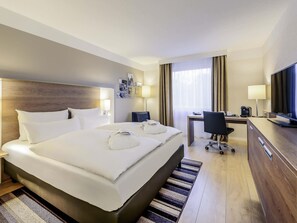Standard Double Room, 1 Double Bed | Hypo-allergenic bedding, in-room safe, desk, blackout drapes