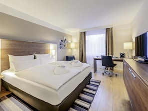 Standard Double Room, 1 Double Bed | Hypo-allergenic bedding, in-room safe, desk, blackout drapes