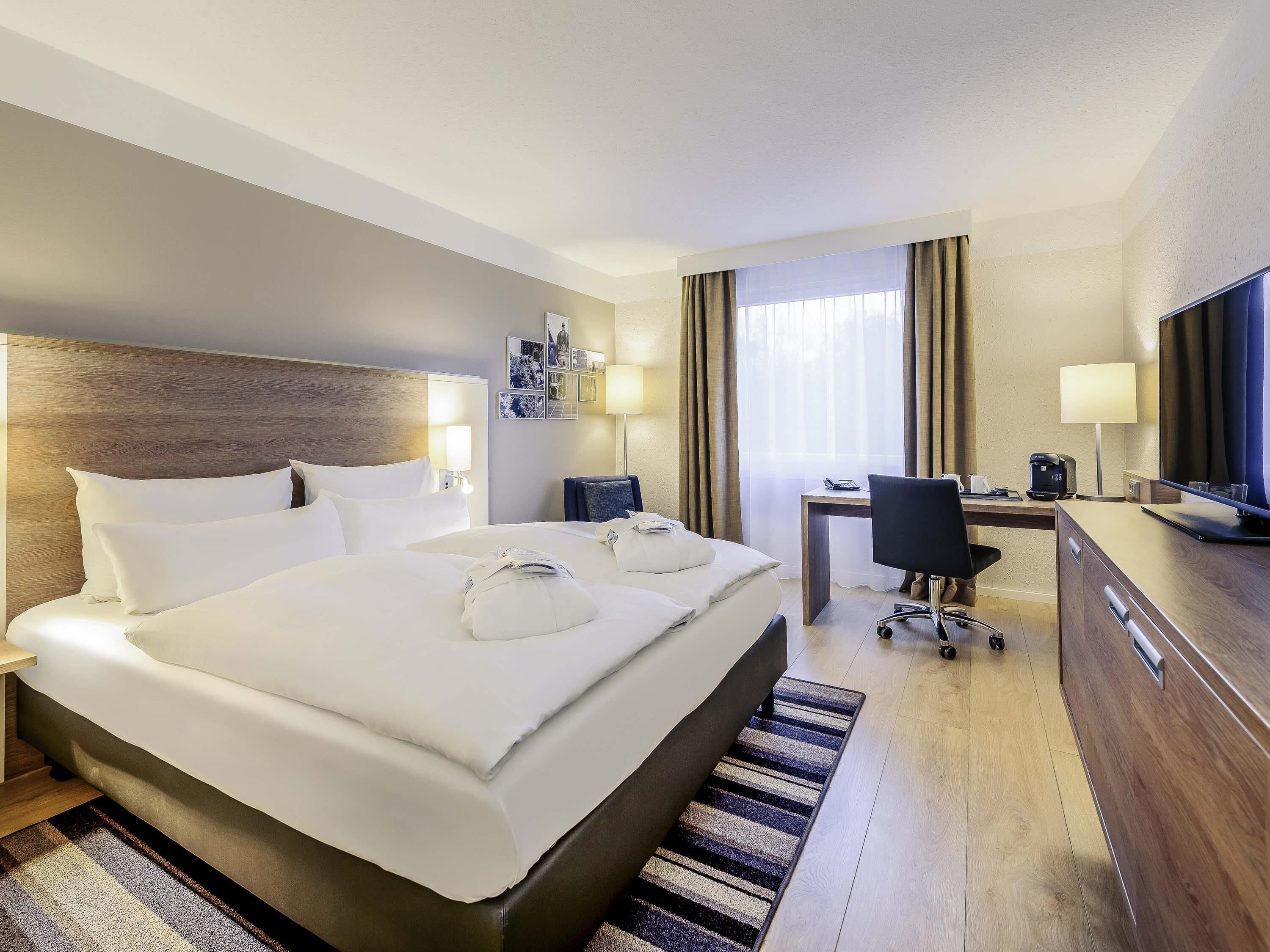 Allergikerbettwaren, Zimmersafe, Schreibtisch, Verdunkelungsvorhänge