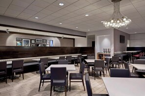Breakfast, lunch and dinner served - Sheraton Milwaukee Brookfield Hotel (Brookfield)