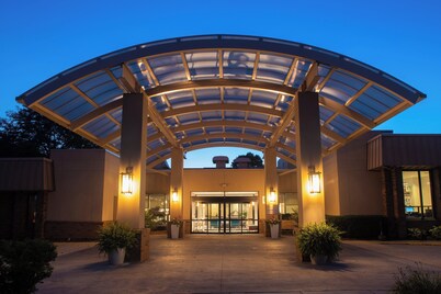 Sheraton Milwaukee Brookfield Hotel