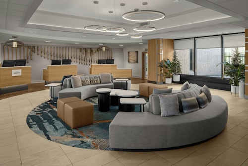 Sheraton Milwaukee Brookfield Hotel