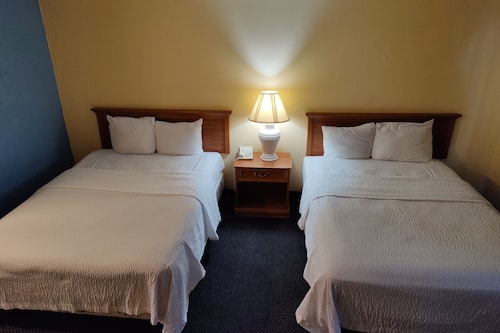 Cortinas blackout, wifi gratis y ropa de cama