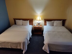 Cortinas blackout, wifi gratis y ropa de cama