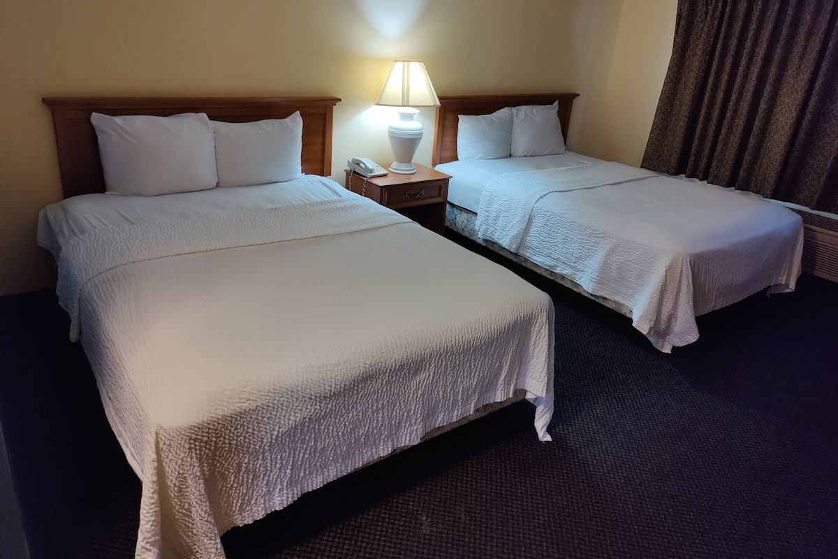 1 bedroom, blackout drapes, free WiFi, bed sheets