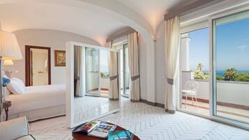 Junior-Suite, Meerblick | 1 Schlafzimmer, Minibar, Zimmersafe, Schreibtisch