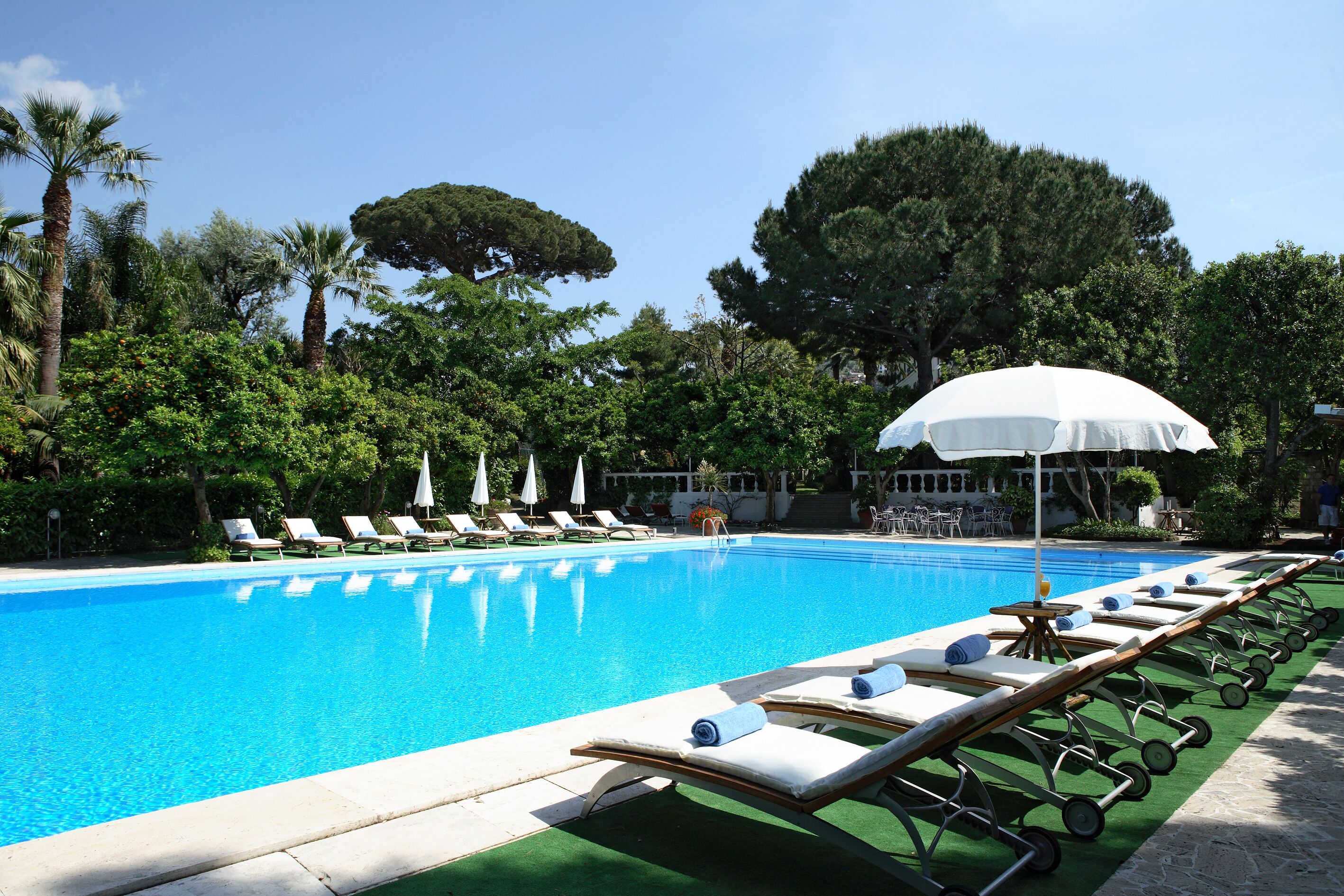 outdoor pool, pool loungers