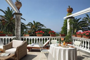 Top Suite, Sea view | Minibar, in-room safe, desk, soundproofing - Grand Hotel Cocumella (Sant'Agnello)