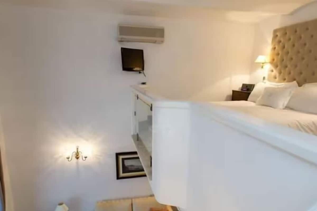 1 soveværelse, minibar, pengeskab på værelset, skrivebord