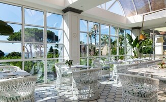 3 restaurants; breakfast, lunch, and dinner served